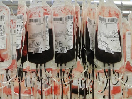 Працівник здав кров на донорство, поки був на лікарняному: експерт підкаже, як діяти