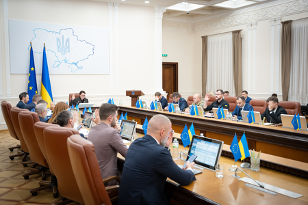 Депутатки місцевих рад зможуть вільно виїжджати за кордон, — КМУ