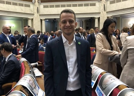 Депутати пропонують узаконити стажування без наказу та запису до трудової книжки