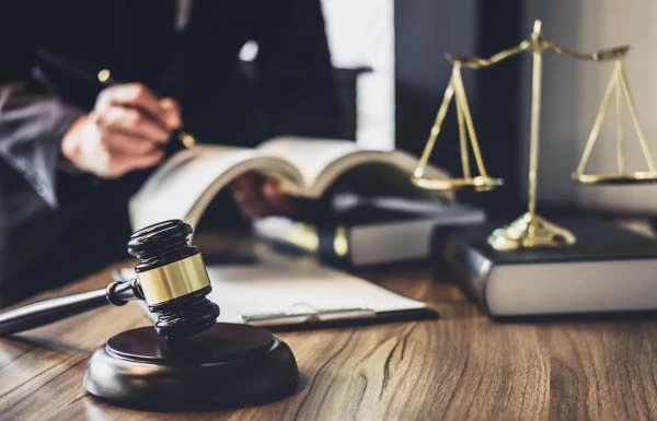 Роботодавець не має права звільнити за прогул працівника, який подав заяву про відпустку для догляду за дитиною, — висновок Верховного Суду