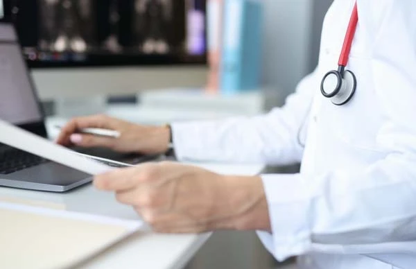 Якщо в лікарняному не вказані діагноз і шифр МКХ-10, це не перешкоджає оплаті, — Держпраці