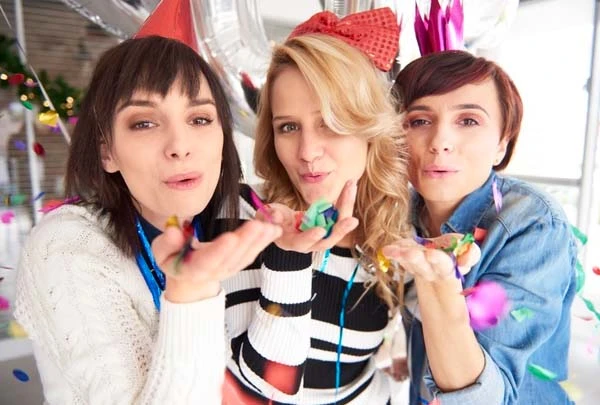 Держпраці надала роз'яснення щодо оплати праці в святкові та вихідні дні Держпраці надала роз'яснення щодо оплати праці в святкові та вихідні дні