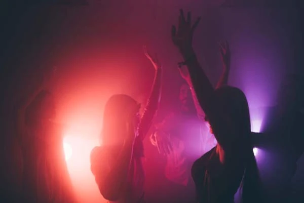 Чи можна проводити випускні вечори у період карантину ? Чи можна проводити випускні вечори у період карантину ?