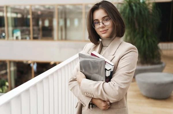 Які записи потрібно було внести у 2020 році до трудових книжок педпрацівників, переведених з безстрокових трудових договорів на строкові, — роз’яснення Держпраці