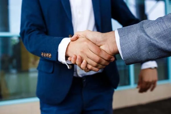 У 2021 році громадяни 131 країни отримали можливість працювати в Україні У 2021 році громадяни 131 країни отримали можливість працювати в Україні