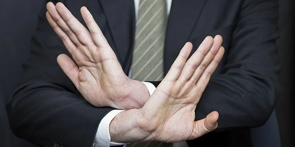 Звільнення працівника з ініціативи роботодавця під час воєнного стану — неправомірне