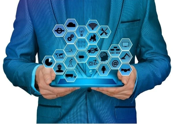 Чи повинен посадовець після війни декларувати кошти, які збирав на допомогу армії чи постраждалим від воєнних дій, — роз’яснення НАЗК