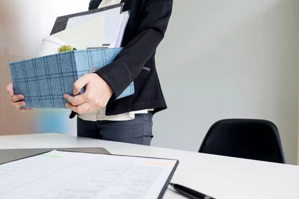 Переселенець може звільнитись з попереднього місця роботи за допомогою центру зайнятості Переселенець може звільнитись з попереднього місця роботи за допомогою центру зайнятості