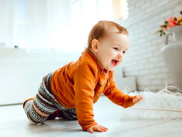 Бабуся може отримати лікарняний для догляду за онуком — навіть якщо мати працює поруч