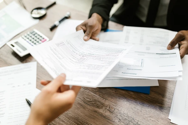 Коли не потрібен дозвіл на роботу іноземцю в Україні? Список винятків