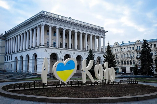 Уряд надав алгоритм дій для підприємців, які постраждали від російських атак у Києві та області (документи)  