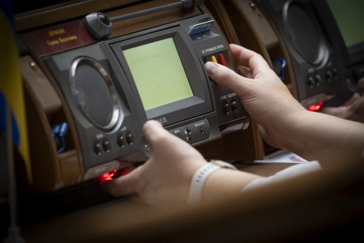 Депутати пропонують посилити відповідальність за корупційні правопорушення