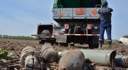 Працівникам з розмінування встановили оклади за ЄТС