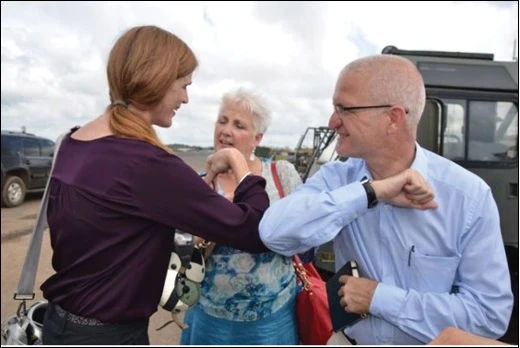 Антикоронавірусний етикет: 5 способів безпечних привітань у діловому світі Антикоронавірусний етикет: 5 способів безпечних привітань у діловому світі
