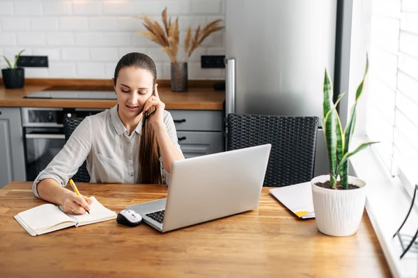 Хто сплачує єдиний внесок у трудових відносинах з домашнім працівником