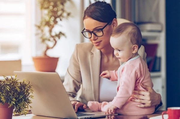 Чи має право на відпустку жінка з двома дітьми до 15 років від різних чоловіків