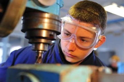 Як неповнолітнім законно працювати під час канікул