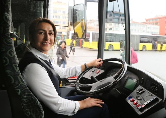 Чи можна укладати цивільно-правові договори з водіями